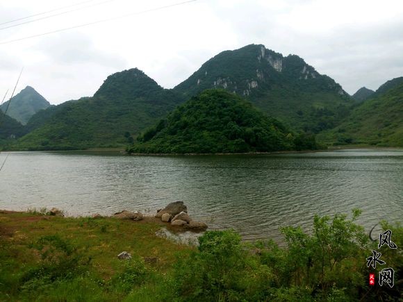 很多风水大师一上来就谈大门的风水朝向问题，户型的大门按风水来说都应该朝南？-1.jpg