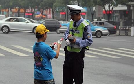 梦见和警察说话