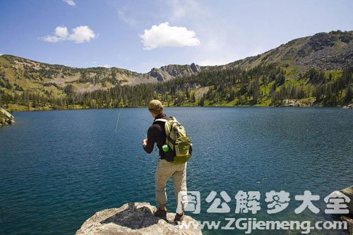 梦见湖泊钓鱼