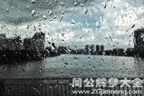 暴雨狂风后房屋漏水