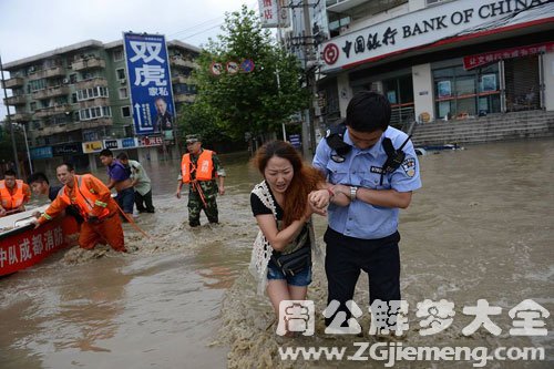 发洪水母亲得救