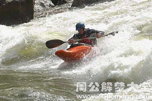 梦见自己划船水流很急