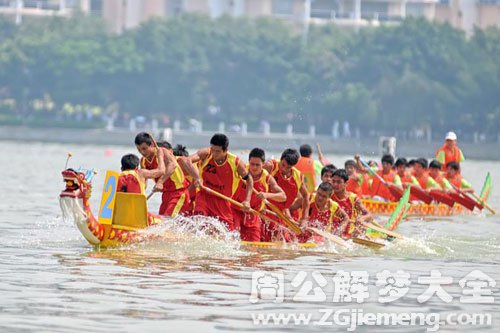 龙舟里面有水