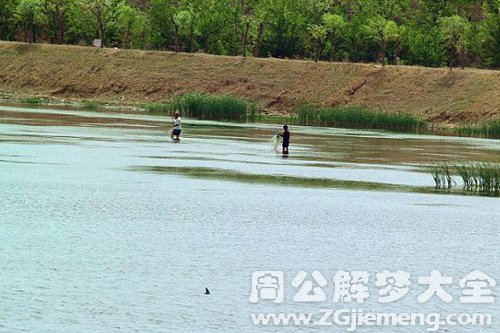 梦见家乡的河里捡钱