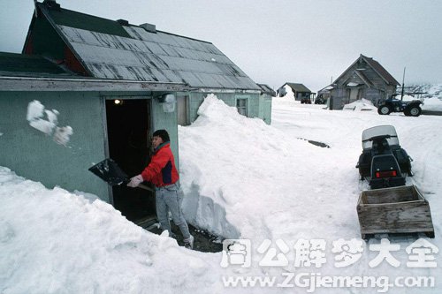 梦见雪很厚铲雪