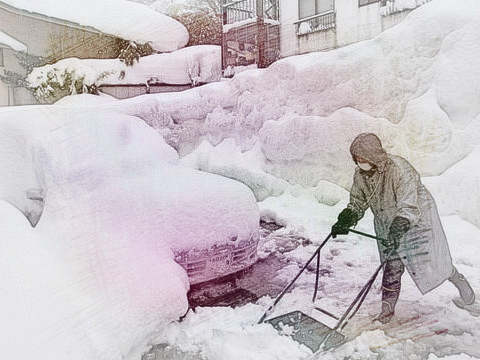 在铲雪