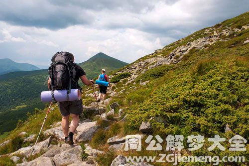 梦见登山