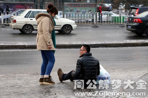 下雨滑倒