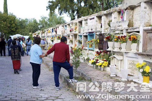 梦见旅游去扫墓