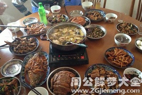 梦见过年回家有大鱼大肉