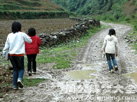 梦见回家路泥泞.jpg